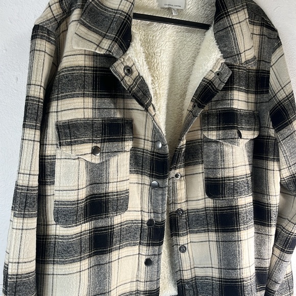 Excellent condition lucky brand button up flannel coat - Picture 2 of 6